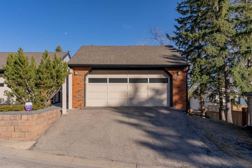 33-448 Strathcona Drive Sw, Calgary, AB
