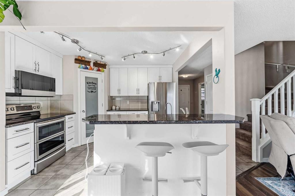 247 Cranberry Place Se, Calgary, AB