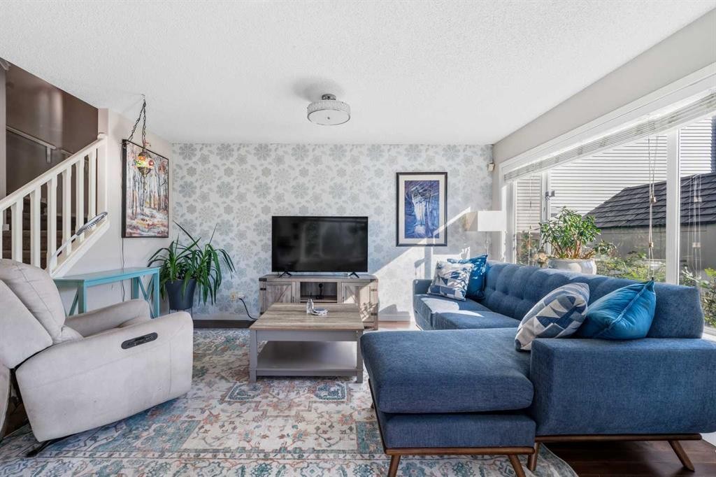 247 Cranberry Place Se, Calgary, AB