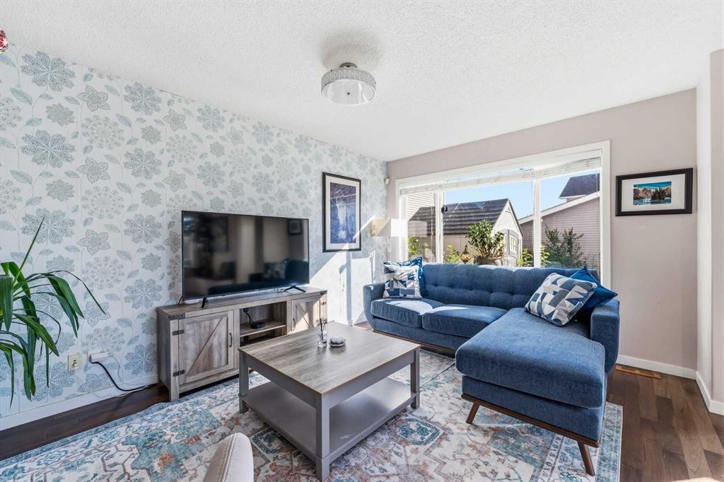 247 Cranberry Place Se, Calgary, AB