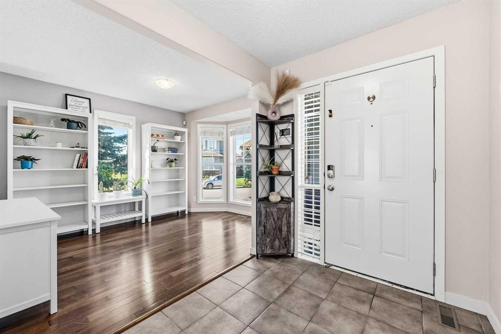 247 Cranberry Place Se, Calgary, AB