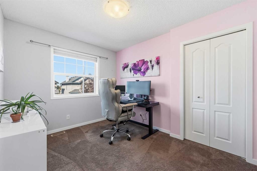247 Cranberry Place Se, Calgary, AB