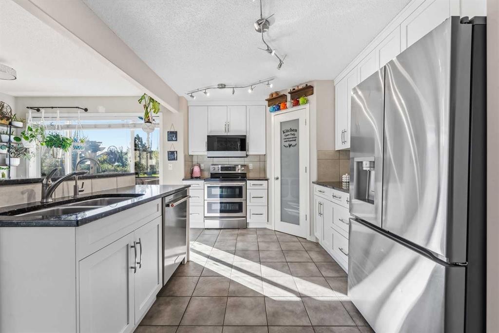 247 Cranberry Place Se, Calgary, AB