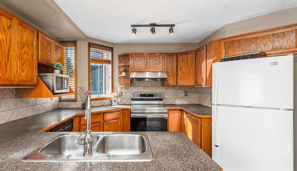 8 Hawkdale Close Nw, Calgary, AB