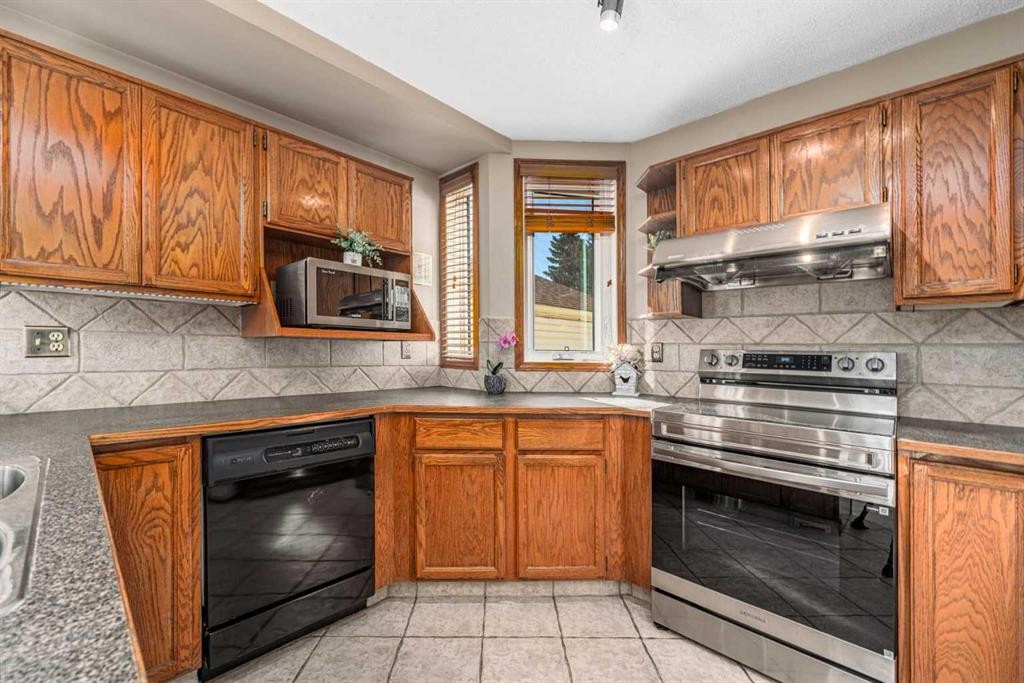 8 Hawkdale Close Nw, Calgary, AB