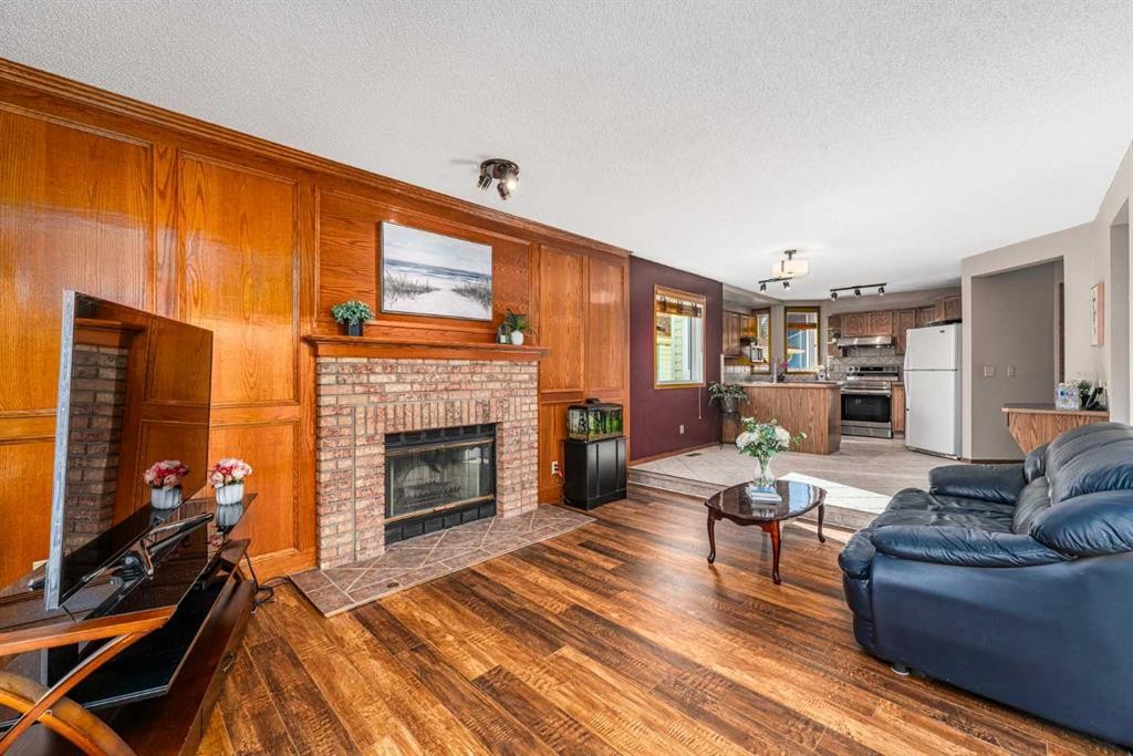 8 Hawkdale Close Nw, Calgary, AB