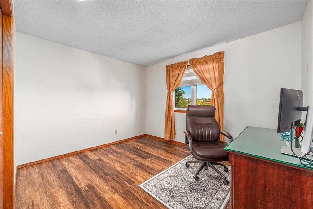 8 Hawkdale Close Nw, Calgary, AB