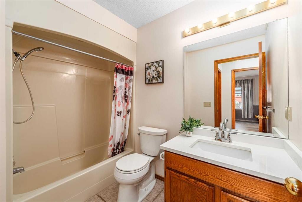 8 Hawkdale Close Nw, Calgary, AB