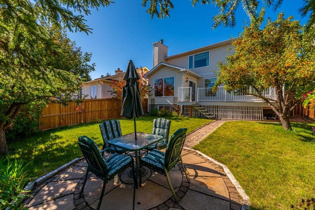 8 Hawkdale Close Nw, Calgary, AB