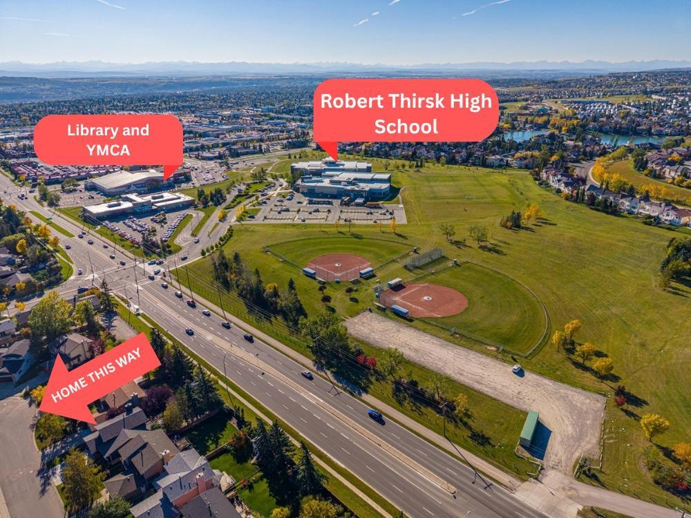 8 Hawkdale Close Nw, Calgary, AB