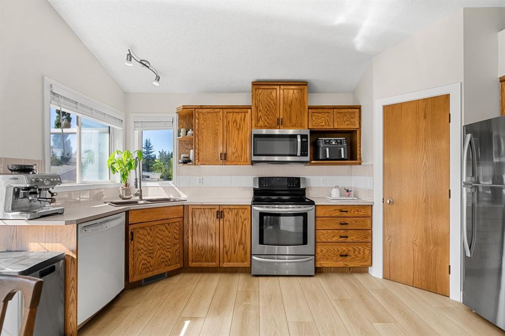 9878 Hidden Valley Drive Nw, Calgary, AB