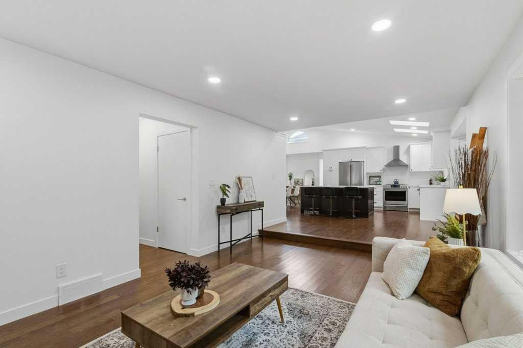 128 Sunvista Close Se, Calgary, AB