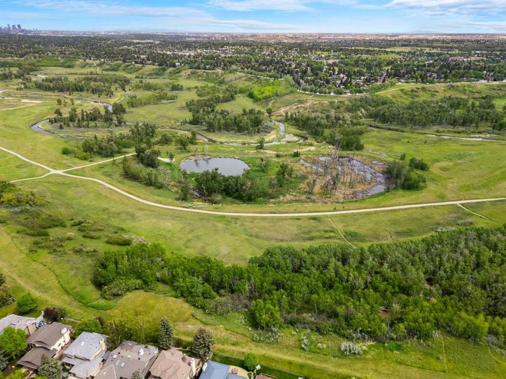 128 Sunvista Close Se, Calgary, AB