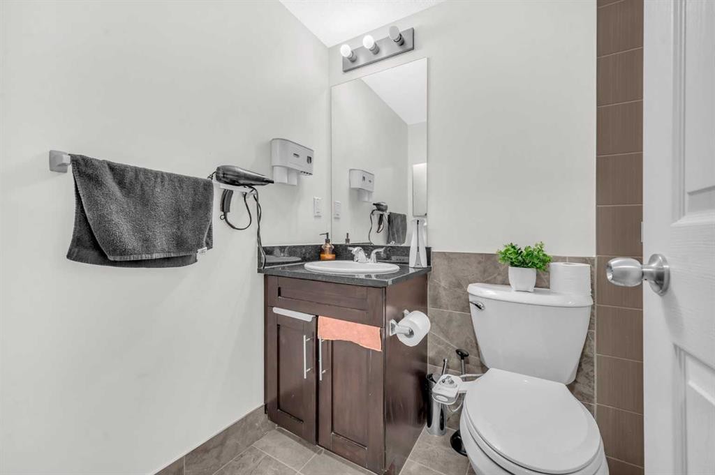 227-355 Taralake Way Ne, Calgary, AB - Indoor Photo Showing Bathroom