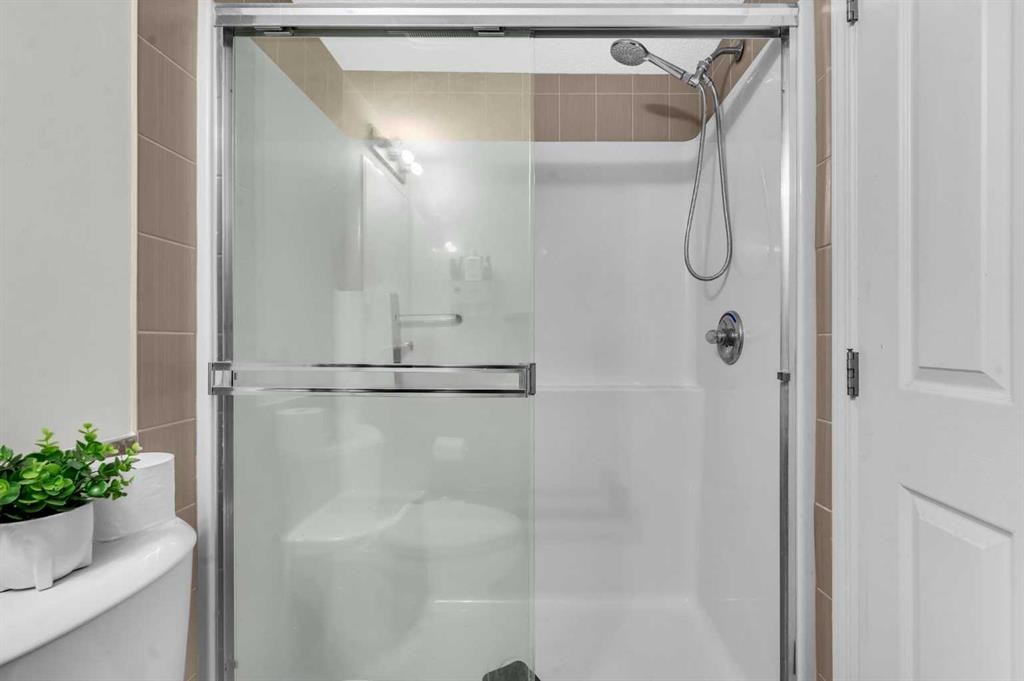 227-355 Taralake Way Ne, Calgary, AB - Indoor Photo Showing Bathroom