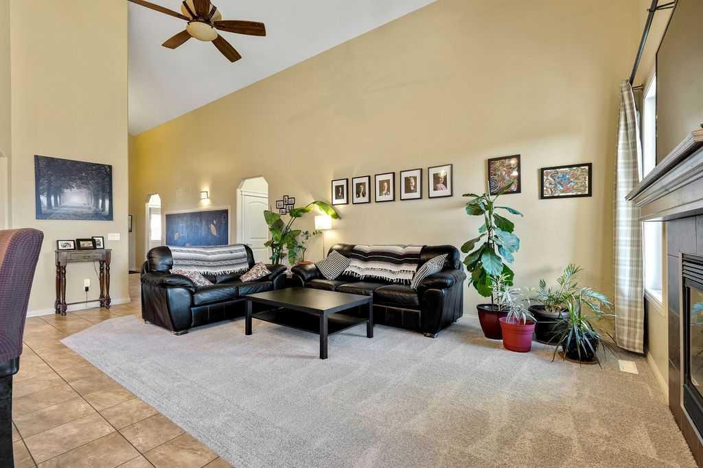 17 Dain Place Nw, Langdon, AB