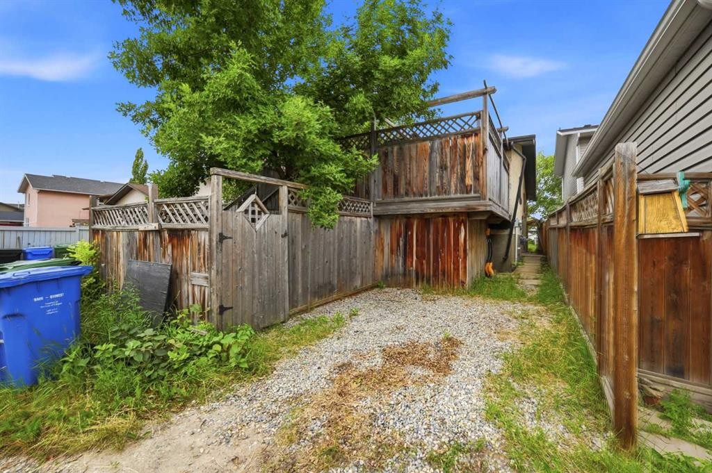 1004 Mckinnon Drive Ne, Calgary, AB