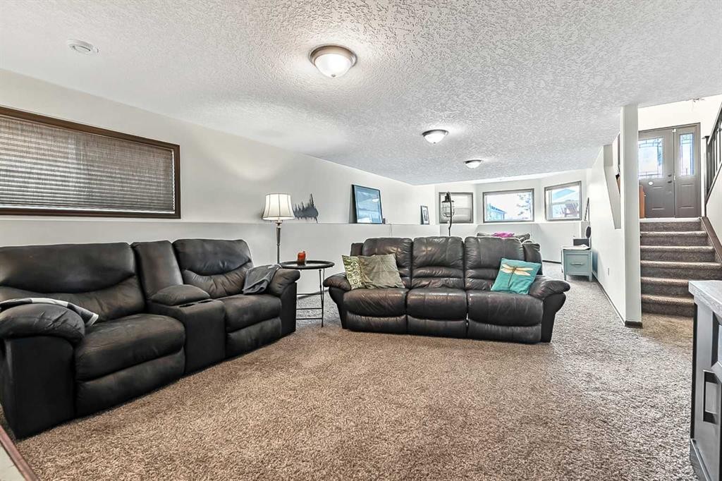 142 Westview Drive, Nanton, AB