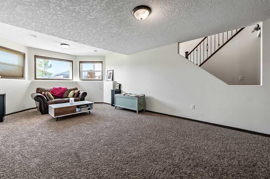142 Westview Drive, Nanton, AB