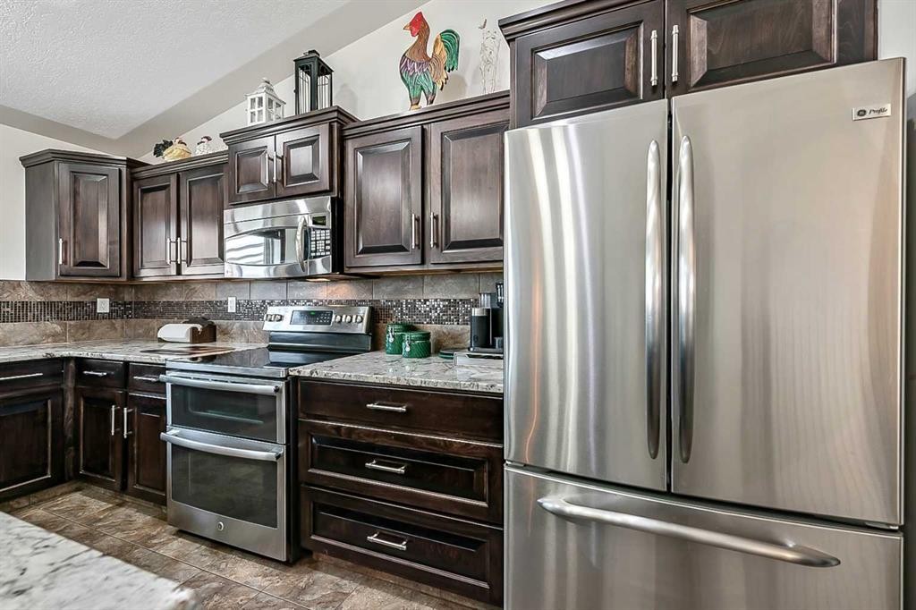 142 Westview Drive, Nanton, AB