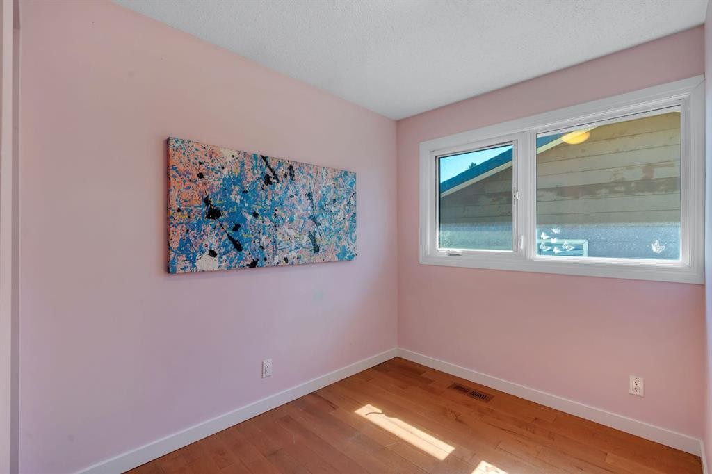 24 Shawcliffe Road Sw, Calgary, AB