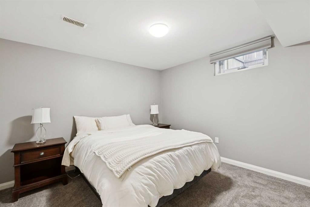 4212 45 Street Sw, Calgary, AB