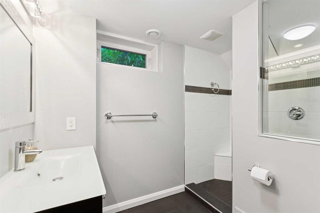 4212 45 Street Sw, Calgary, AB