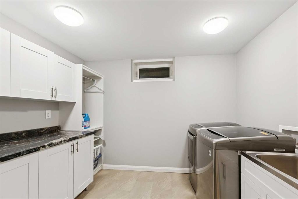4212 45 Street Sw, Calgary, AB
