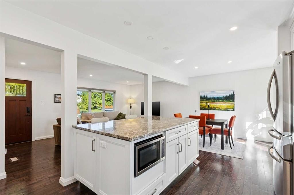 4212 45 Street Sw, Calgary, AB