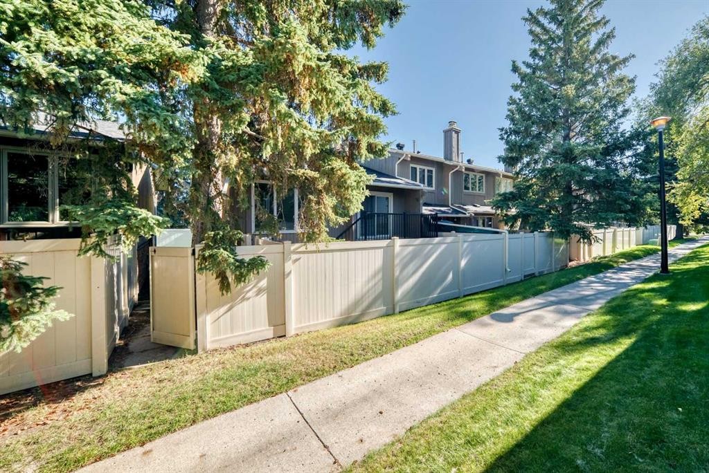 49-10001 Brookpark Boulevard Sw, Calgary, AB