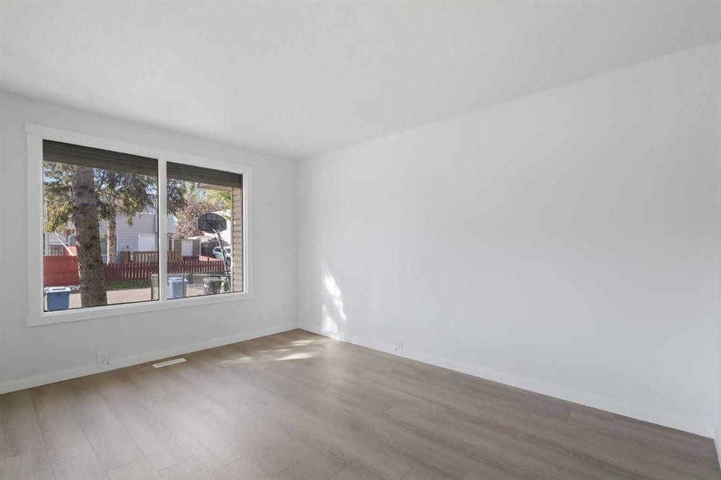 52 Doverdale Mews Se, Calgary, AB