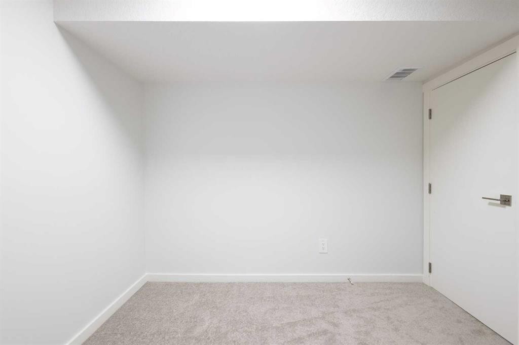 52 Doverdale Mews Se, Calgary, AB