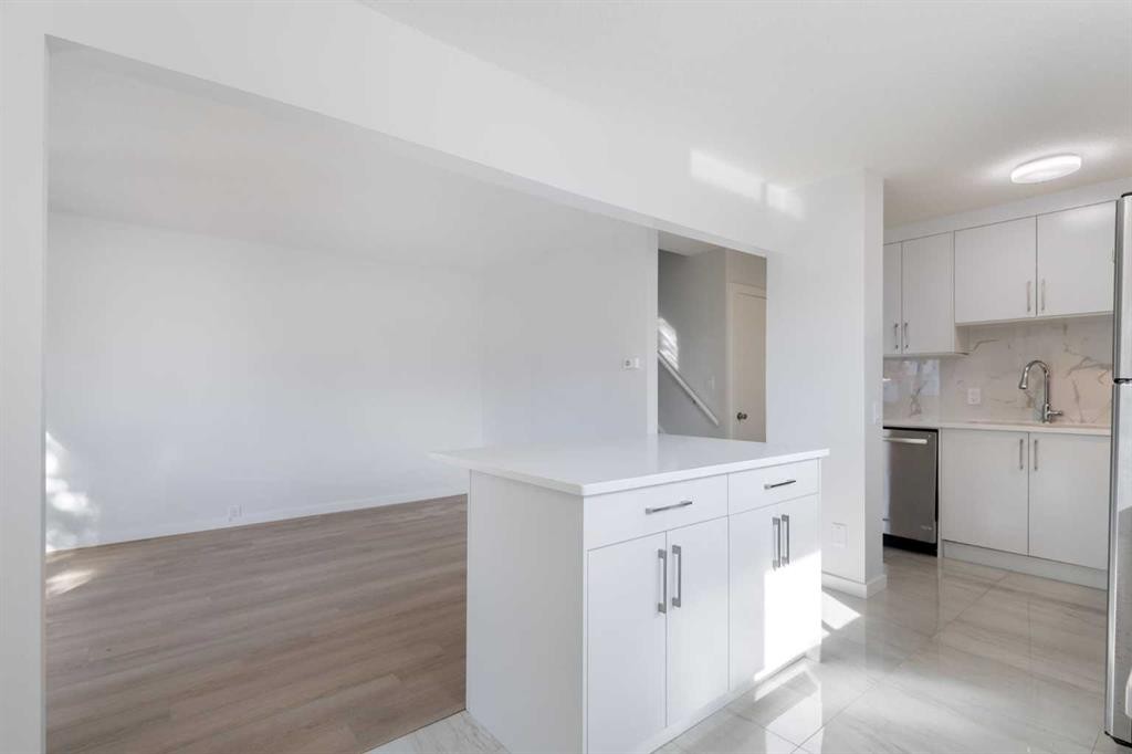 52 Doverdale Mews Se, Calgary, AB