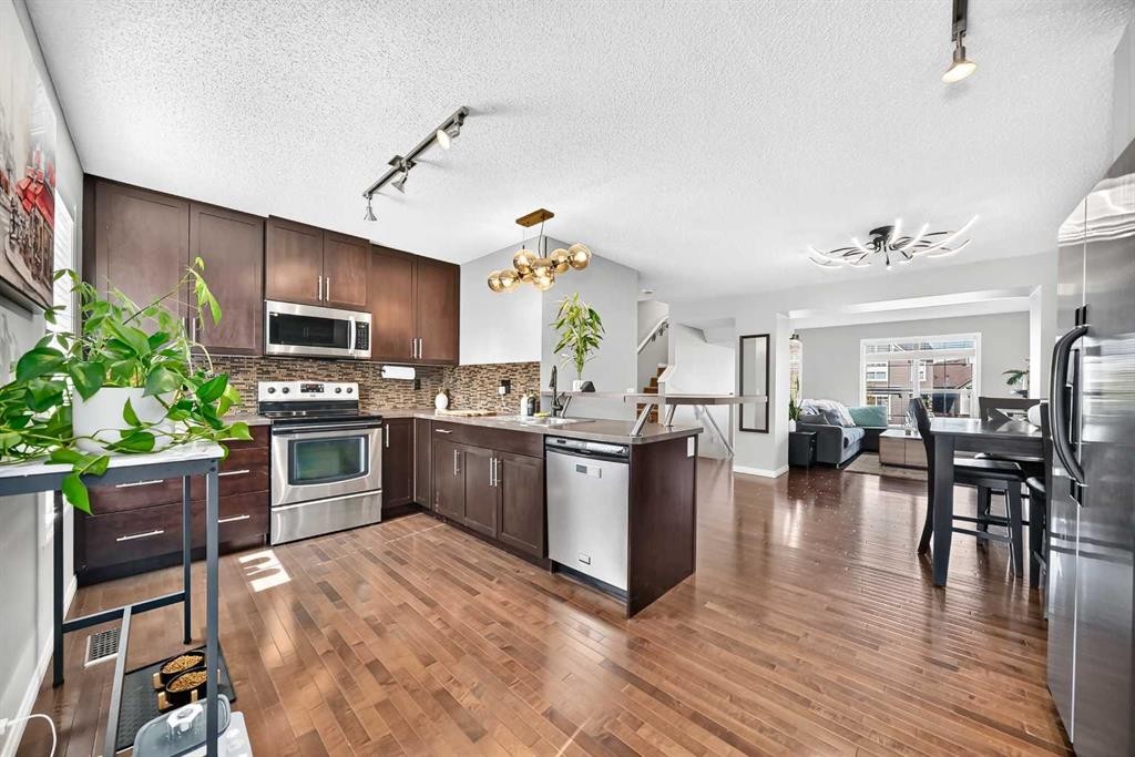 89 New Brighton Common Se, Calgary, AB