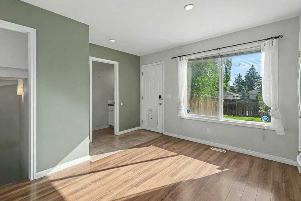 8034 24 Street Se, Calgary, AB