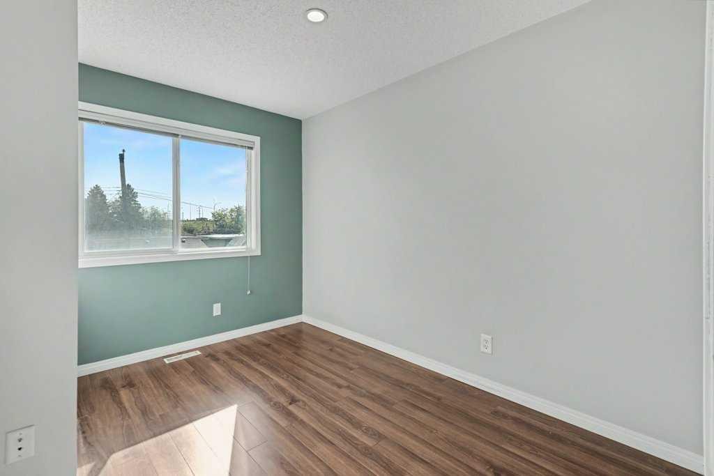 8034 24 Street Se, Calgary, AB