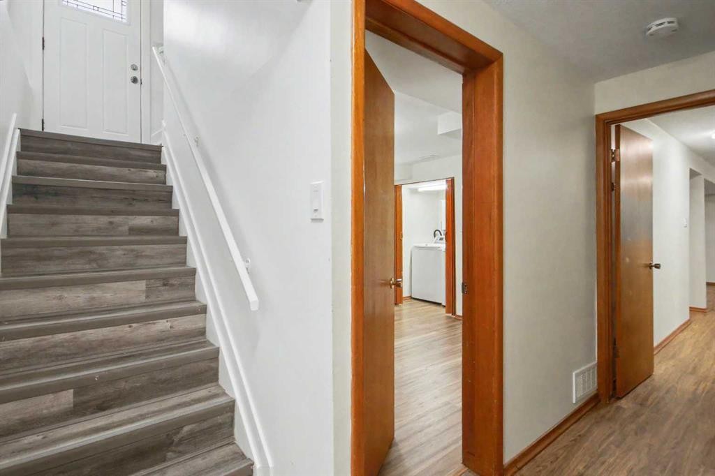 2202 35 Street Se, Calgary, AB