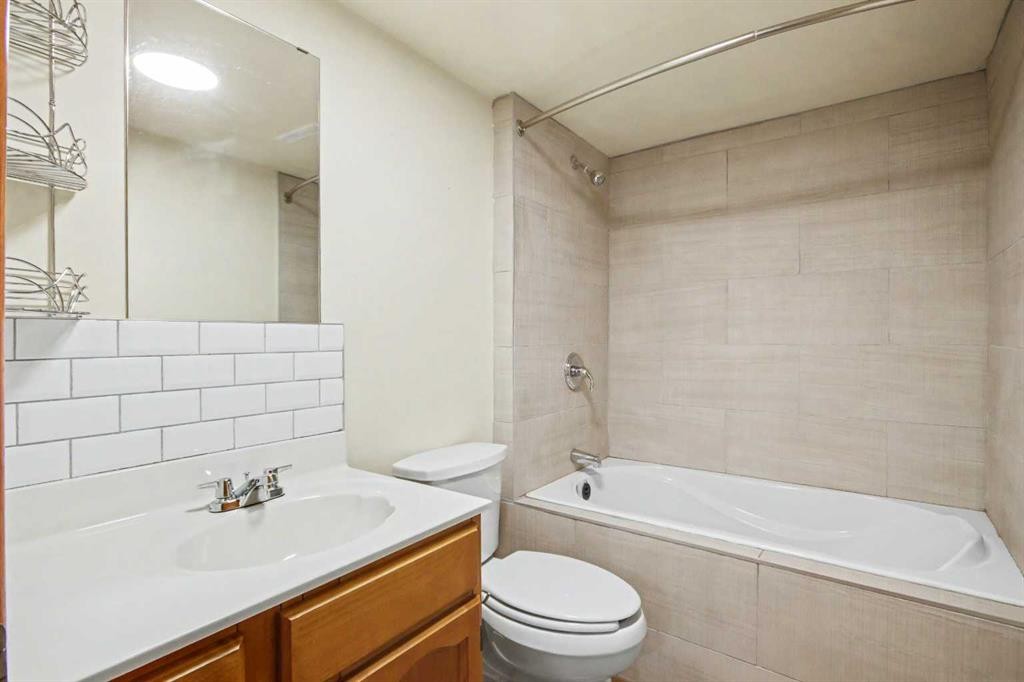 2202 35 Street Se, Calgary, AB