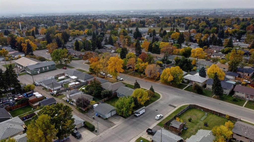 2202 35 Street Se, Calgary, AB