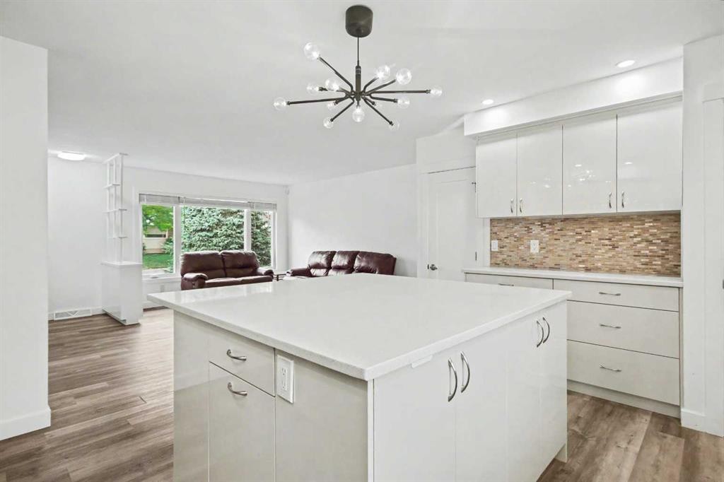 2202 35 Street Se, Calgary, AB