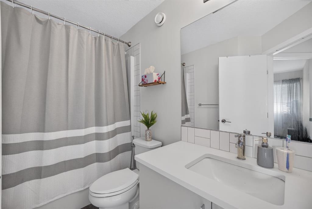 981 Mahogany Boulevard Se, Calgary, AB