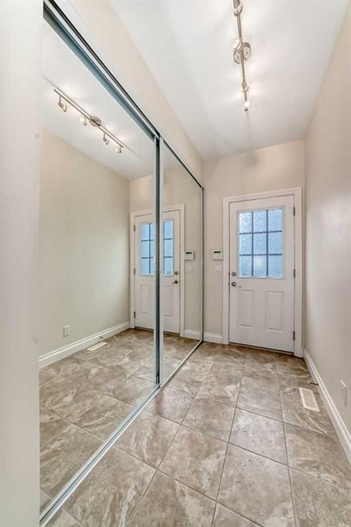 60 Hong Kong Road Sw, Calgary, AB