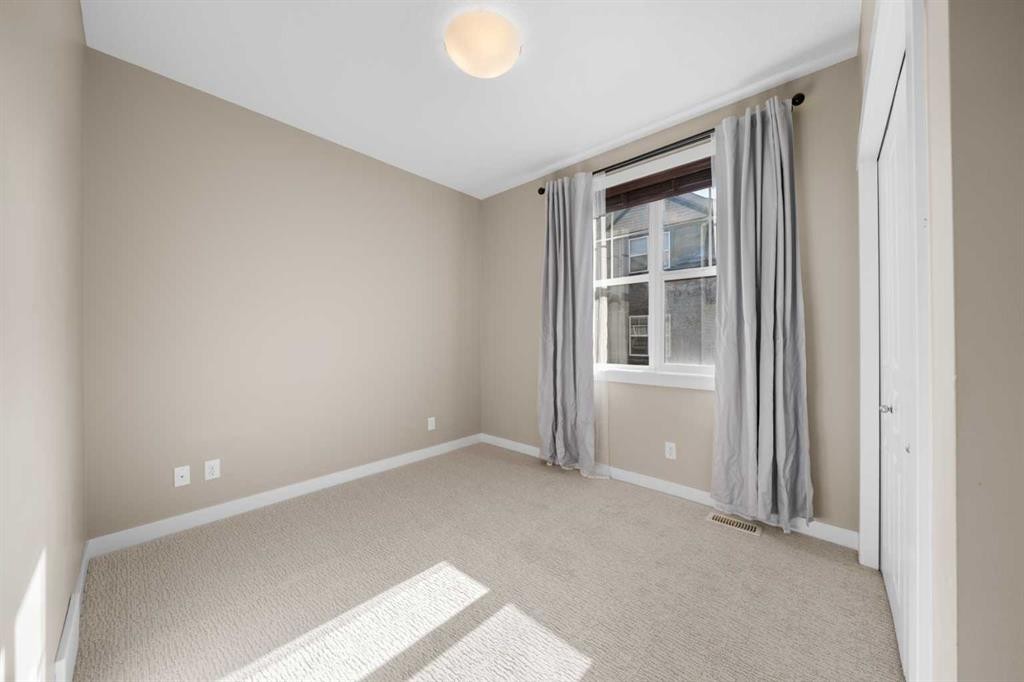 235 Mckenzie Towne Link Se, Calgary, AB