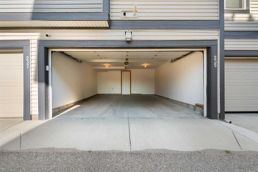 235 Mckenzie Towne Link Se, Calgary, AB