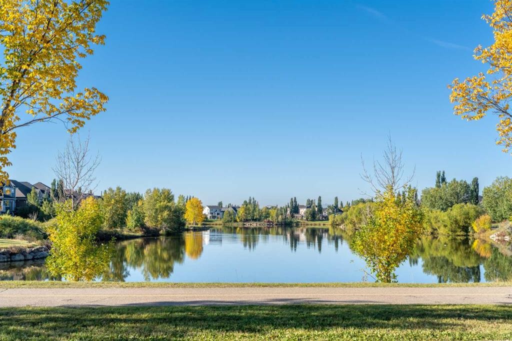 235 Mckenzie Towne Link Se, Calgary, AB
