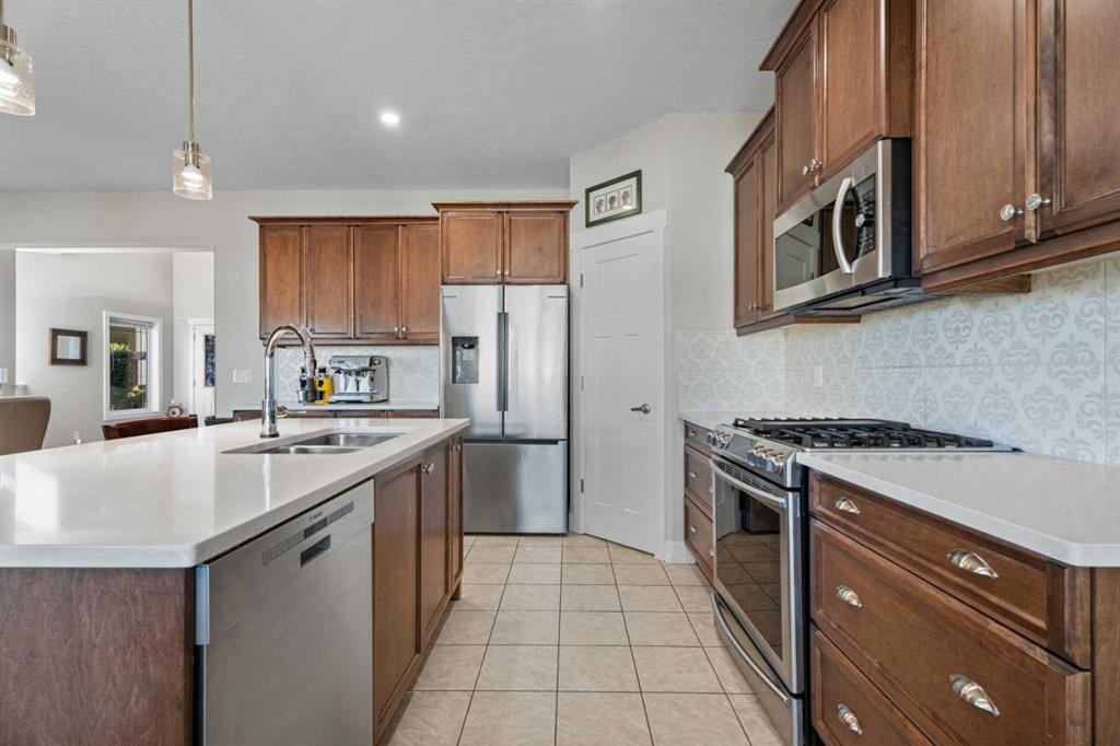 25 Cimarron Springs Court, Okotoks, AB