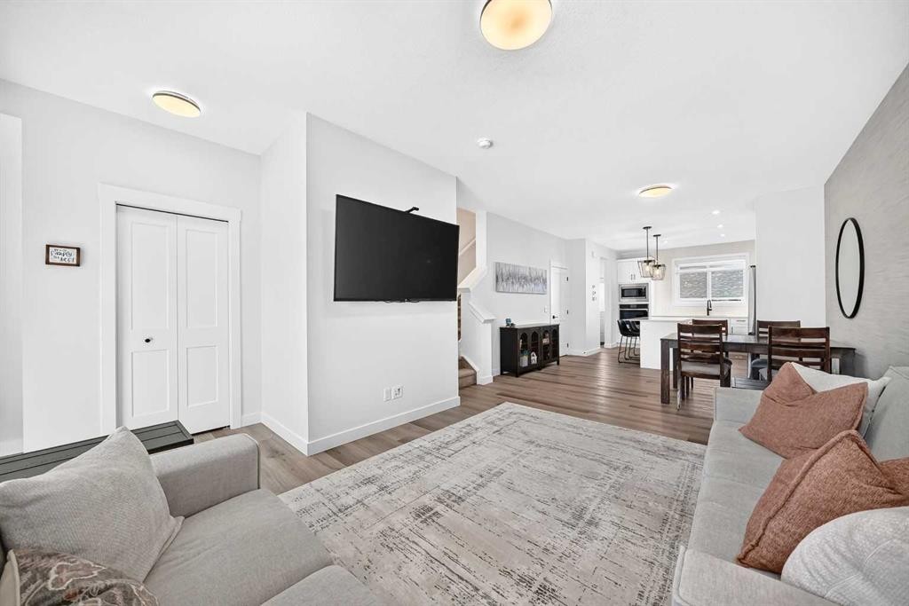 35 Silverton Glen Green Sw, Calgary, AB