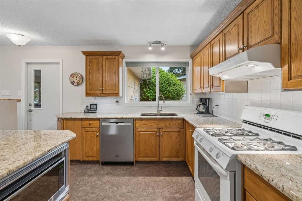 1403 104 Avenue Sw, Calgary, AB
