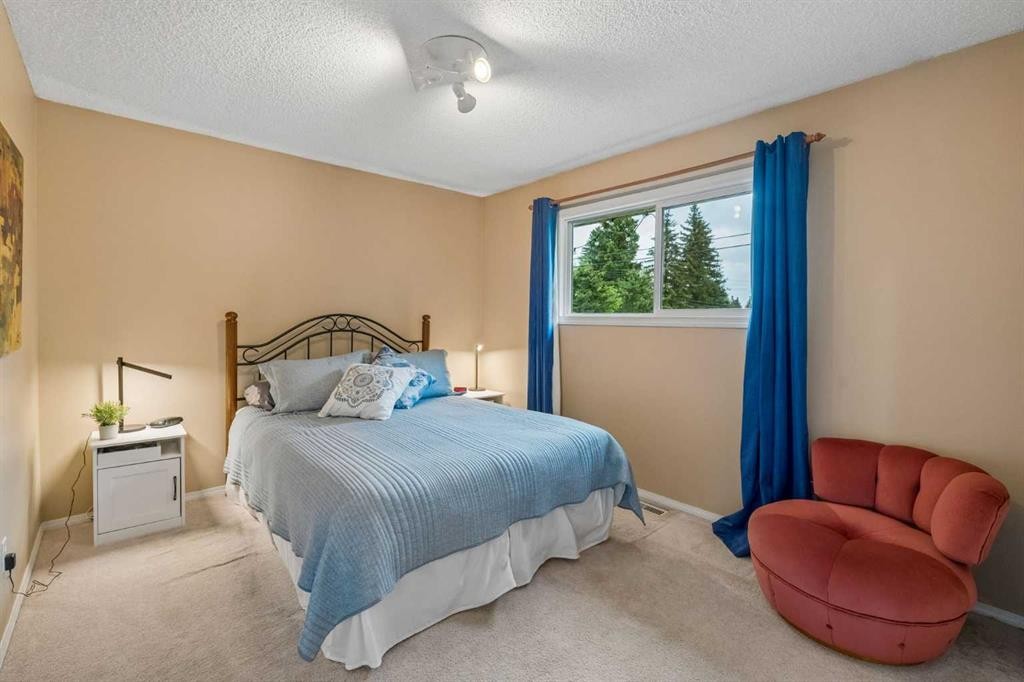 1403 104 Avenue Sw, Calgary, AB