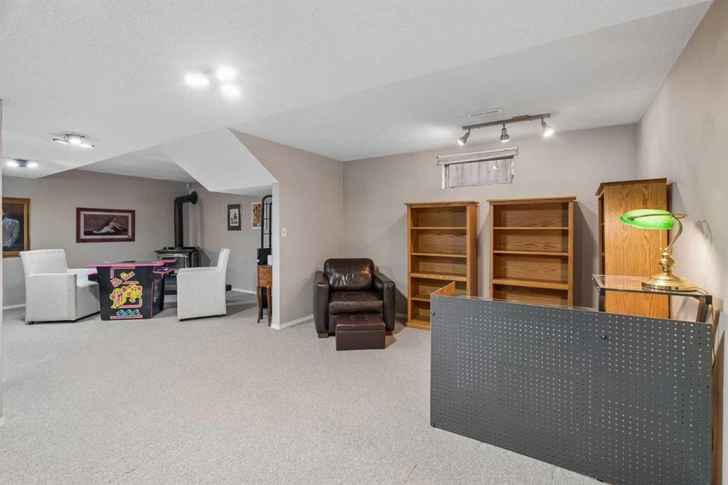 1403 104 Avenue Sw, Calgary, AB